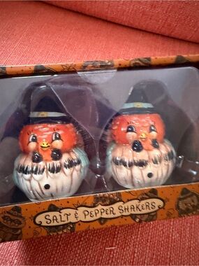 New Johanna Parker Thanksgiving Turkey Pilgrims Salt & Pepper Shakers Set Retro